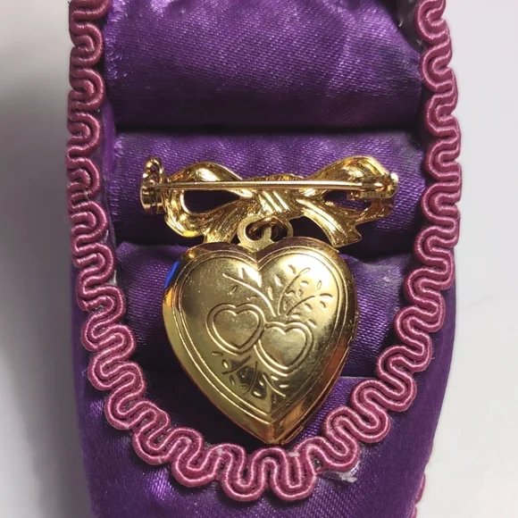 Classic Enamel Heart w/ Vintage Floral on Locket Dangling Gold Bow Brooch - Picture 5 of 11